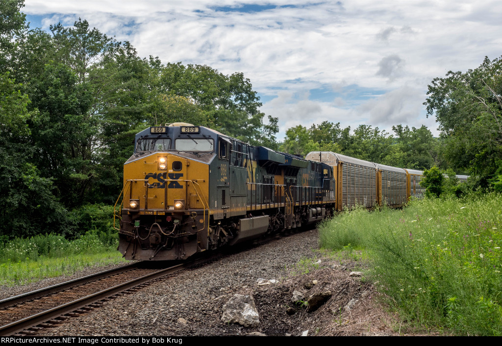 Bonus Train:  CSX ran eastbound autoracks during the time while I was waiting for the westbound Berkshire Flyer